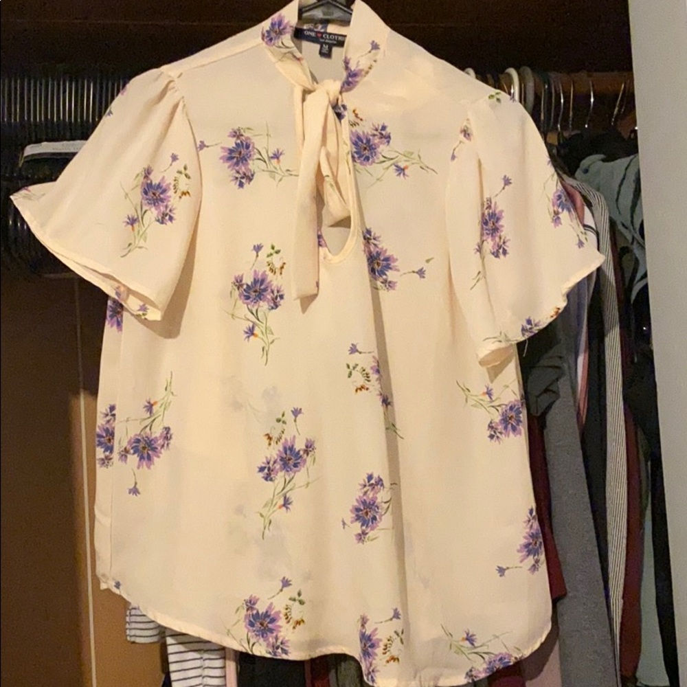 Floral tie front top! Brand new!